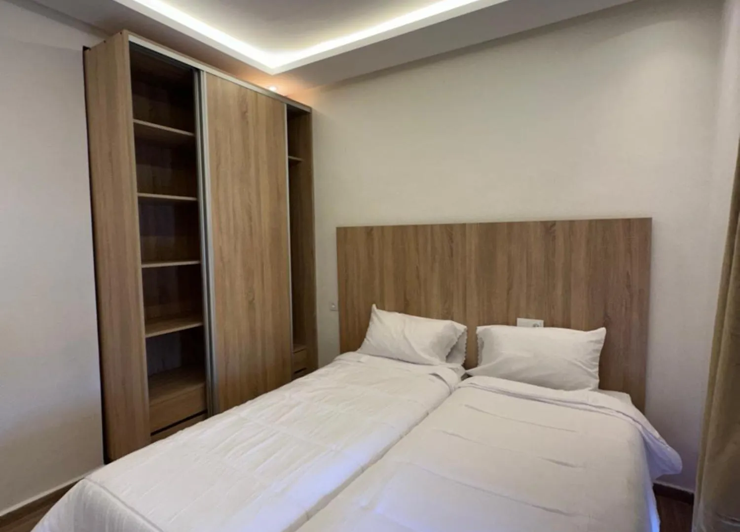 Great Appartement Near To The Airport contacts